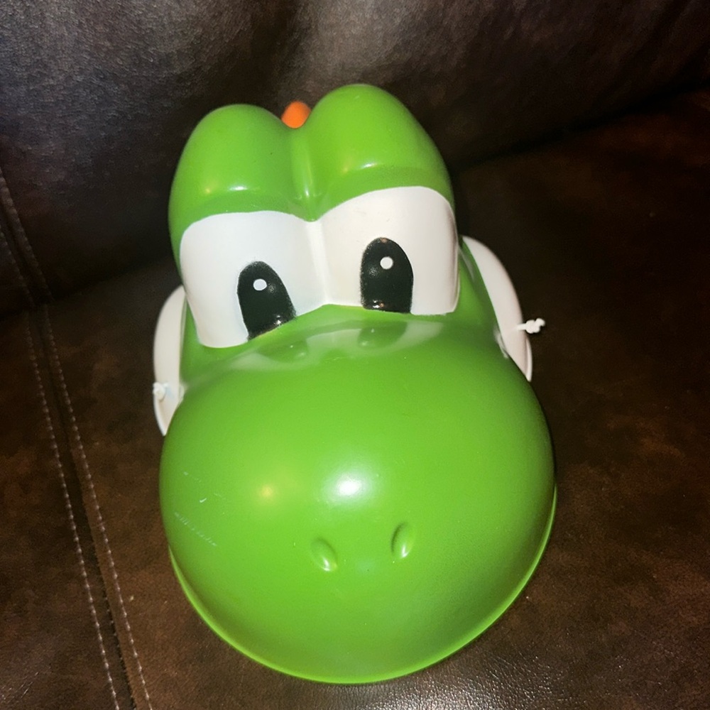 NINTENDO YOSHI HAT PLASTIC COSTUME CHARACTER VIDEO GAME SUPER MARIO BROS MASK